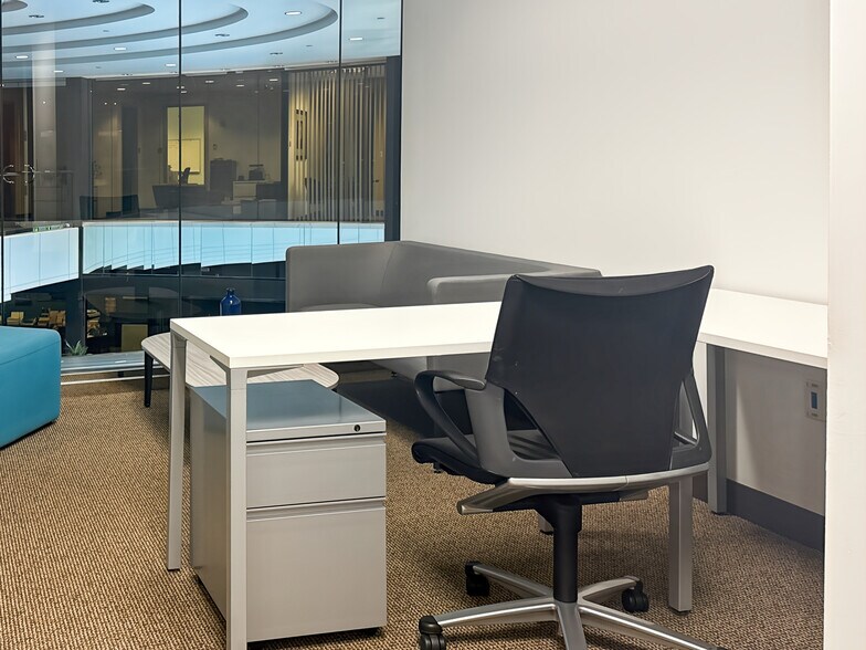 More Photos Of 6100 Oak Tree Blvd, Independence Coworking Space