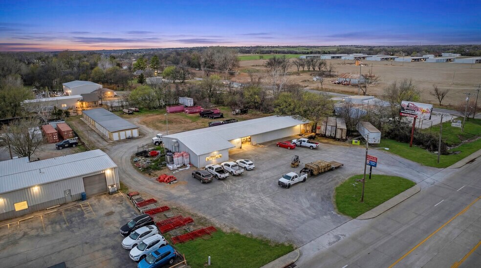 More Photos Of 1505 N Main St, Newcastle Warehouse For Sale