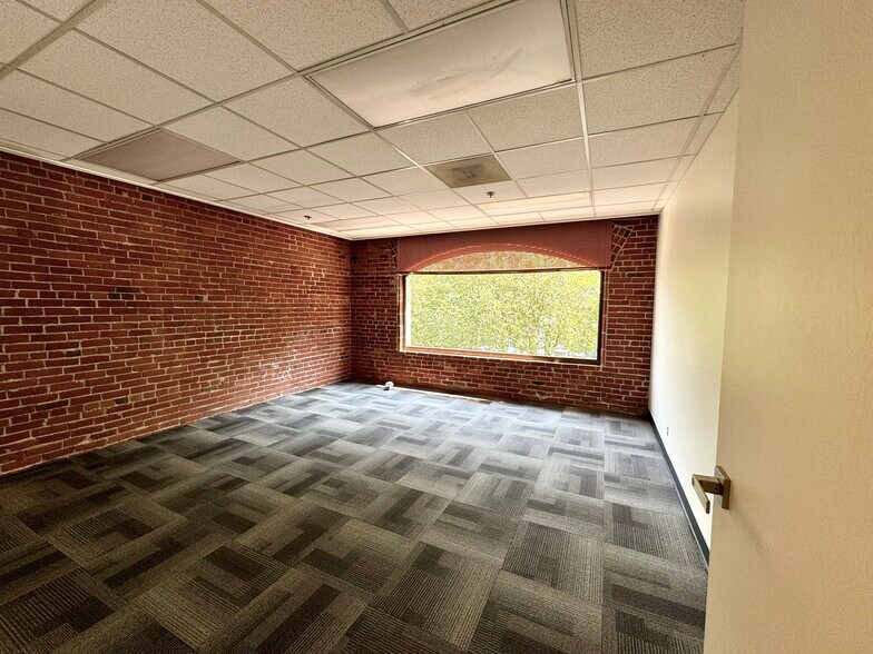 More Photos Of 521 SW 11th, Portland Loft Creative Space For Lease