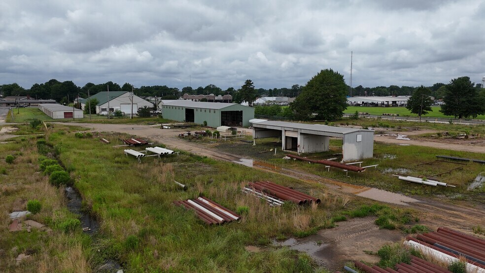 More Photos Of 2015 S Main St, Stuttgart Warehouse For Sale