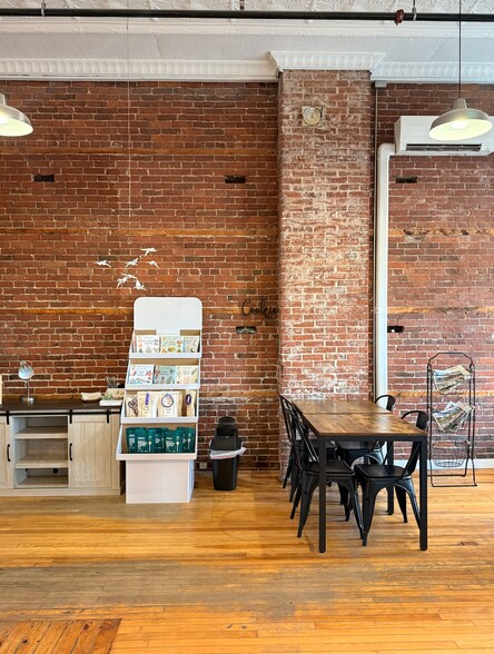 More Photos Of 2 Pleasant St, Brunswick Office For Lease
