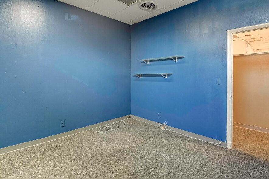 More Photos Of 4003 Pennsylvania Ave, Kansas City Office For Sale