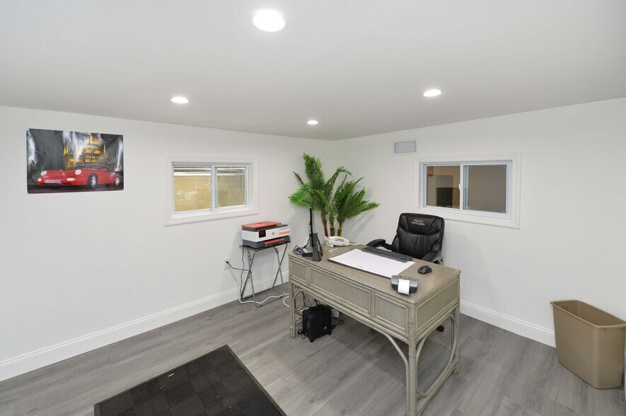 More Photos Of 20 Franklin Tpke, Mahwah Industrial For Lease