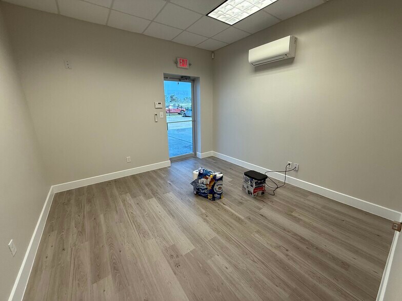 More Photos Of 21627 Rhodes Rd, Spring Warehouse For Lease