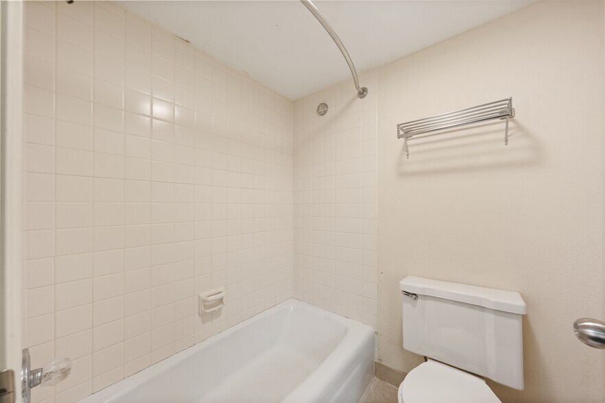 More Photos Of 1530 Cleveland Rd, Sandusky Hotel For Sale