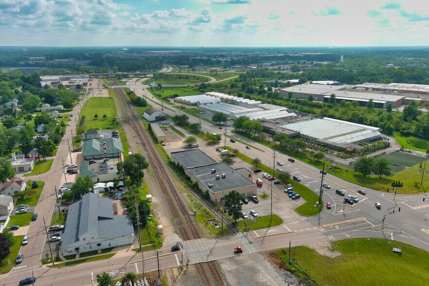 More Photos Of 111 S Lake St, Montgomery Service For Sale