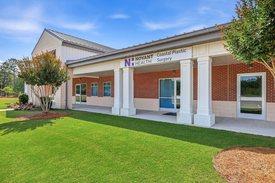 More Photos Of 584 Hospital Dr NE, Bolivia Medical For Lease