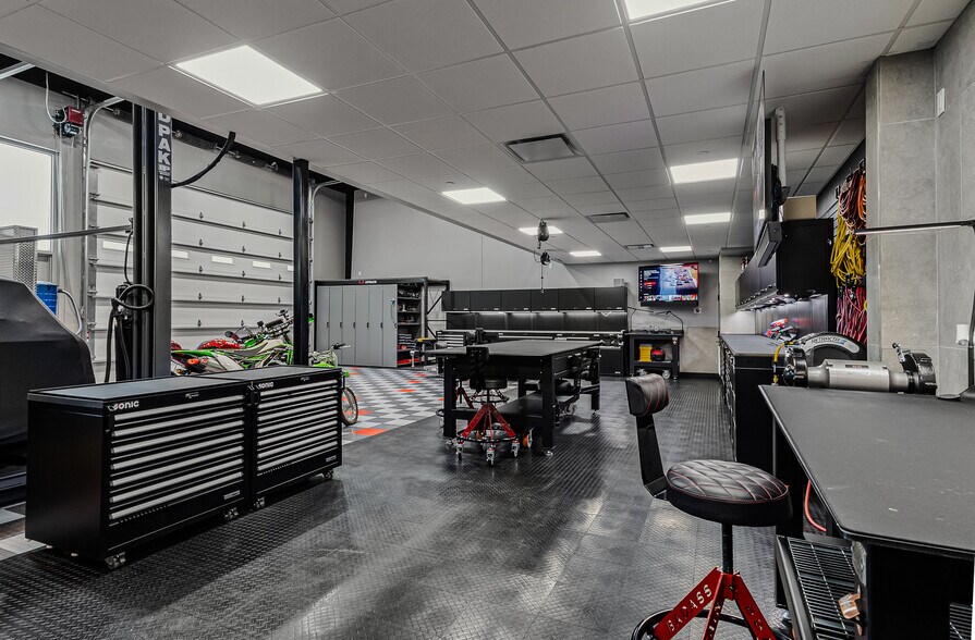 More Photos Of 1725 N Hwy 377, Roanoke Warehouse For Sale