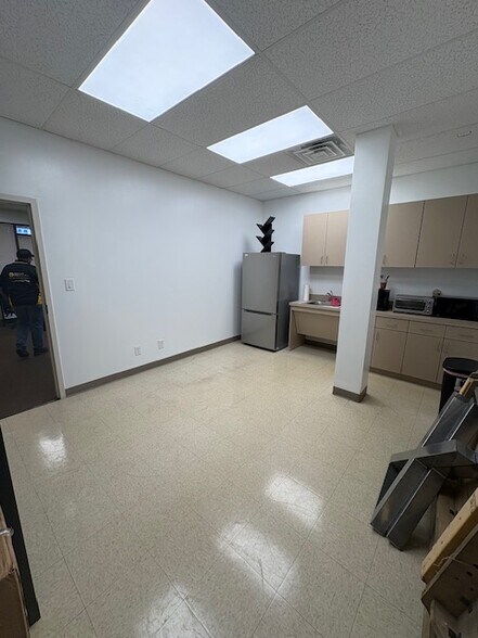 More Photos Of 4025 Pleasantdale Rd, Doraville Light Distribution For Lease