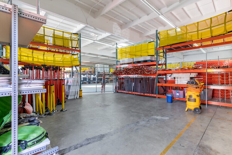 More Photos Of 8399 Edgewater Dr, Oakland Warehouse For Lease