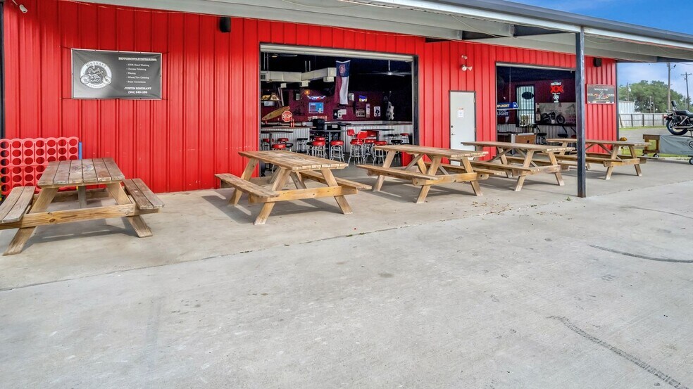 More Photos Of 23404 NW Zac Lentz Pky, Victoria General Retail For Sale