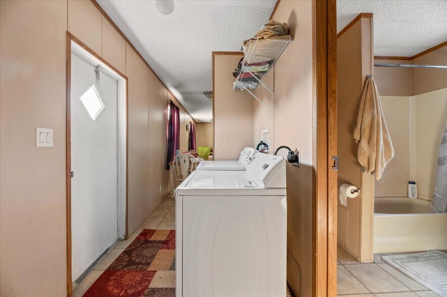 More Photos Of 17500 Hwy 34, Enning Storefront For Sale