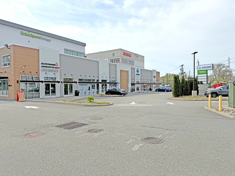 More Photos Of 174 State Rt 17 N, Rochelle Park Self Storage For Lease