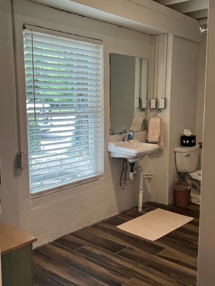 More Photos Of 3227 River Rd, Louisville Specialty For Sale