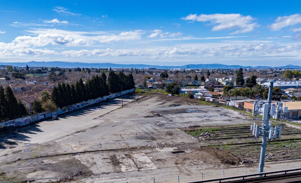 More Photos Of 10901 Russet St, Oakland Land For Sale