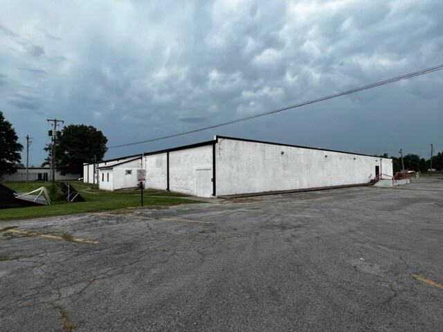 More Photos Of 1303 S Thompson St, Springdale Bowling Alley For Sale