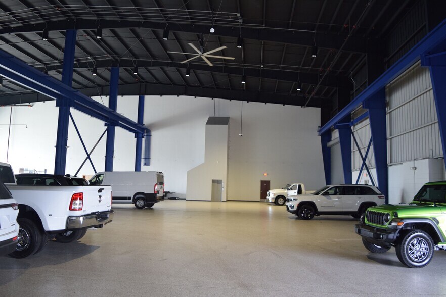 More Photos Of 1280 US Highway 41 Byp S, Venice Auto Dealership For Sale