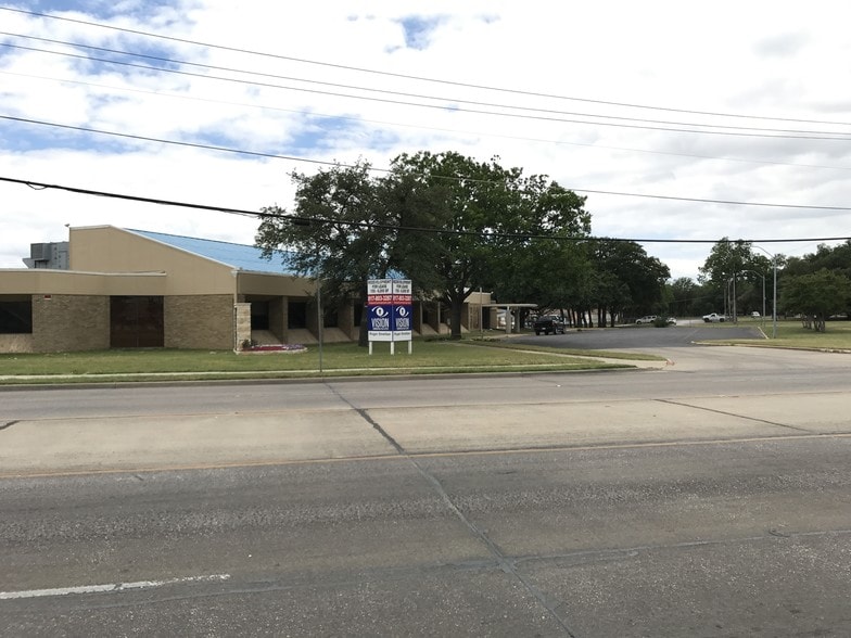 More Photos Of 819-901 N O'Connor Rd, Irving Office For Sale