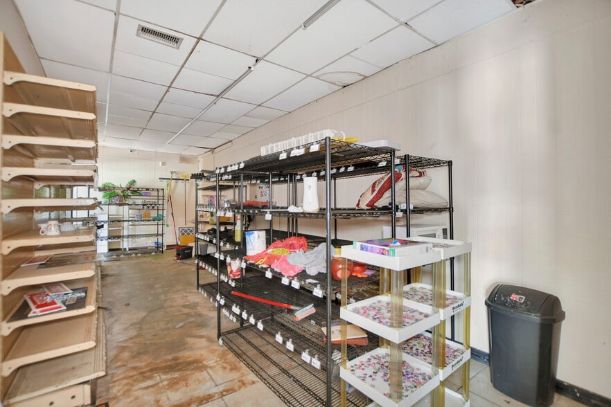More Photos Of 9240 State Highway 75 S, New Waverly Convenience Store For Sale