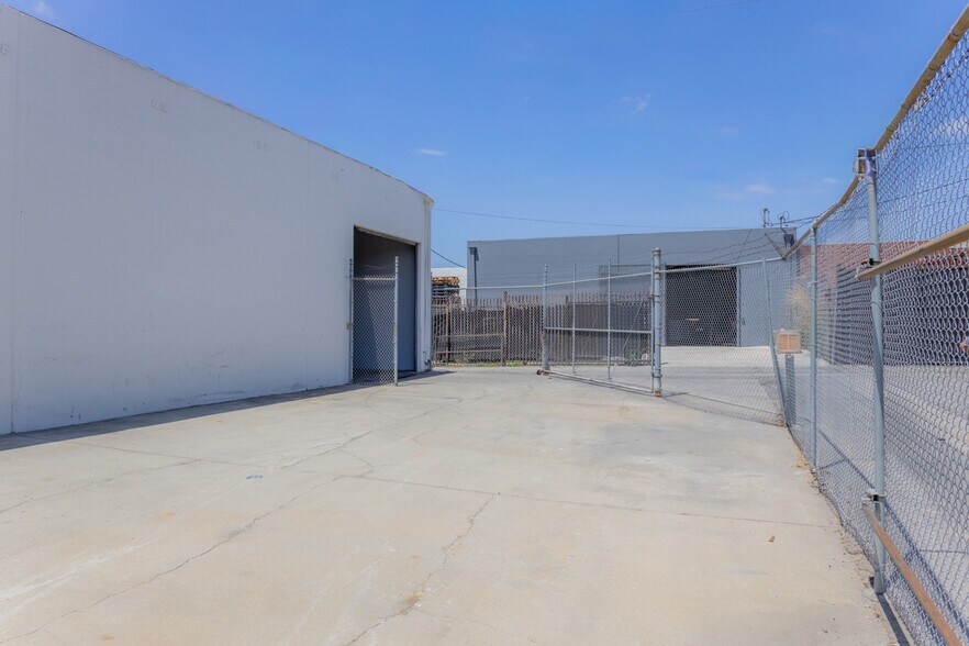 More Photos Of 351 W 131st St, Los Angeles Warehouse For Lease