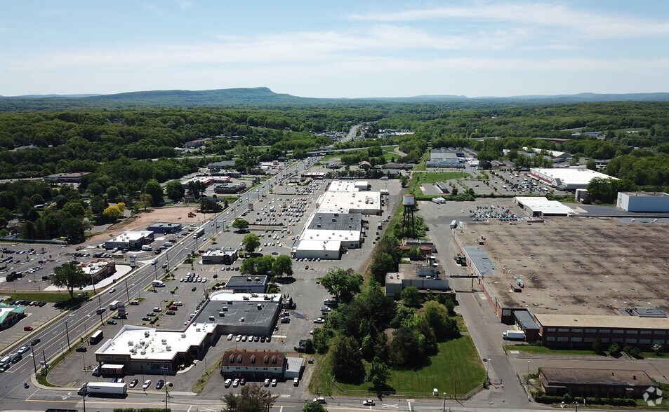 More Photos Of 700-800 Queen St, Southington Unknown For Lease