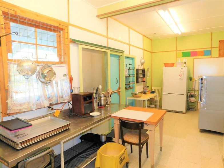 More Photos Of 10780 Highway 126, Mapleton General Retail For Sale