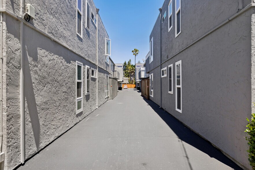 More Photos Of 1411 Oxford St, Redwood City Apartments For Sale