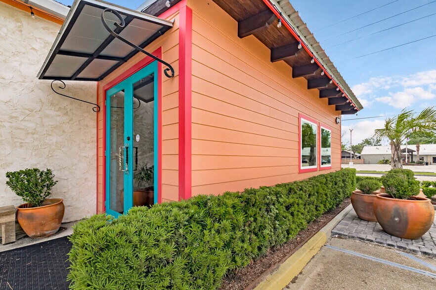 More Photos Of 1072 W Lee Dr, Baton Rouge General Retail For Lease