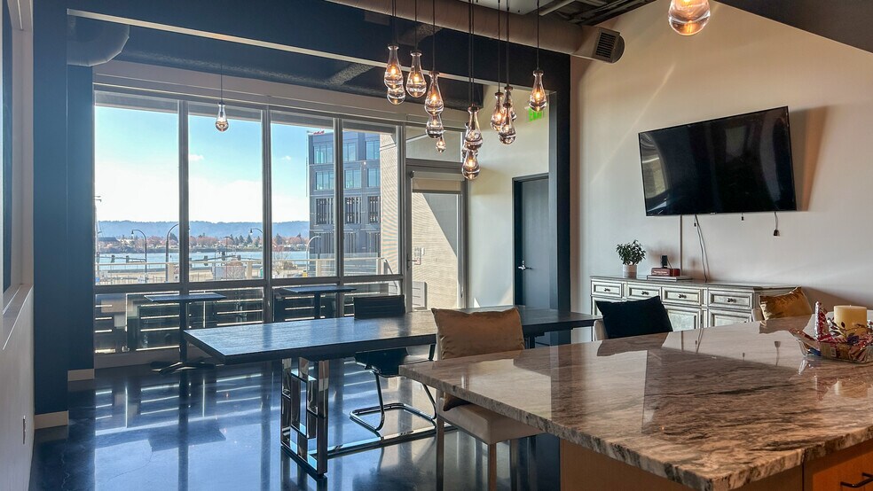 More Photos Of 275 W 3rd St, Vancouver Office Residential For Lease