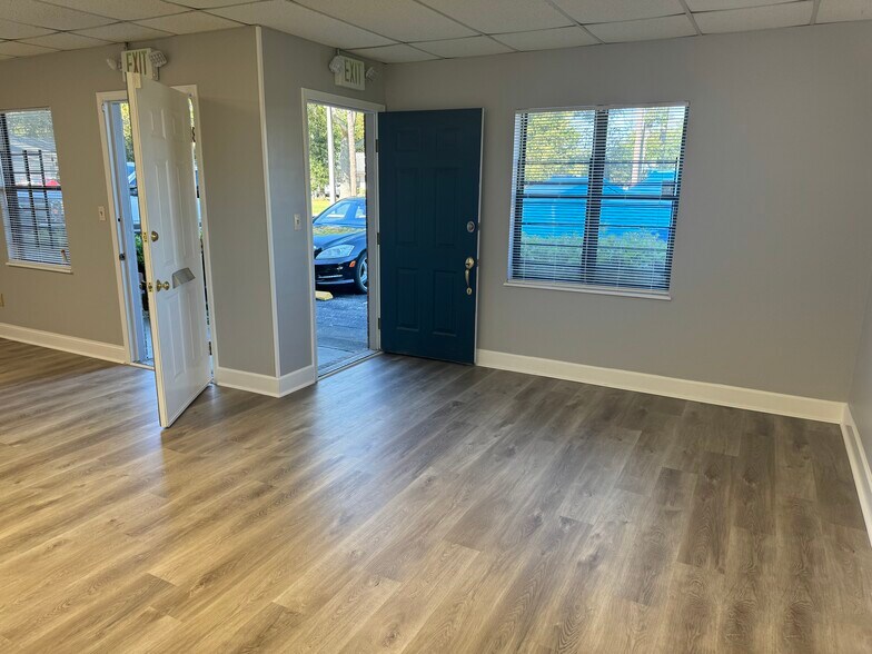 More Photos Of 550 Balmoral Cir N, Jacksonville Medical For Sale