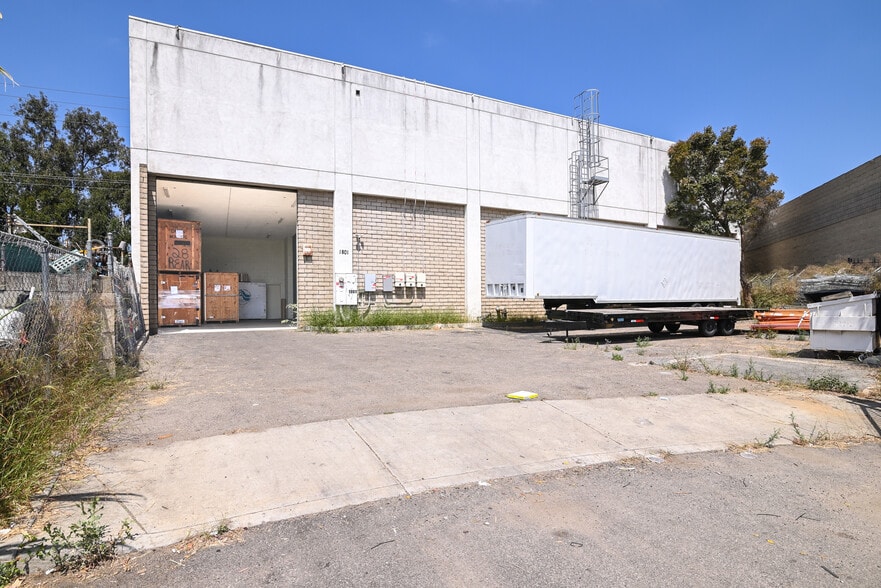 More Photos Of 1801 Sunkist Cir, Oxnard Warehouse For Sale