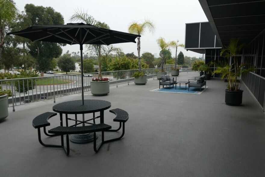 More Photos Of 6100-6120 San Fernando Rd, Glendale Office For Sale