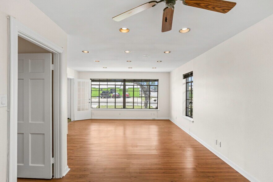 More Photos Of 5600 San Pedro Ave, San Antonio Office Residential For Sale