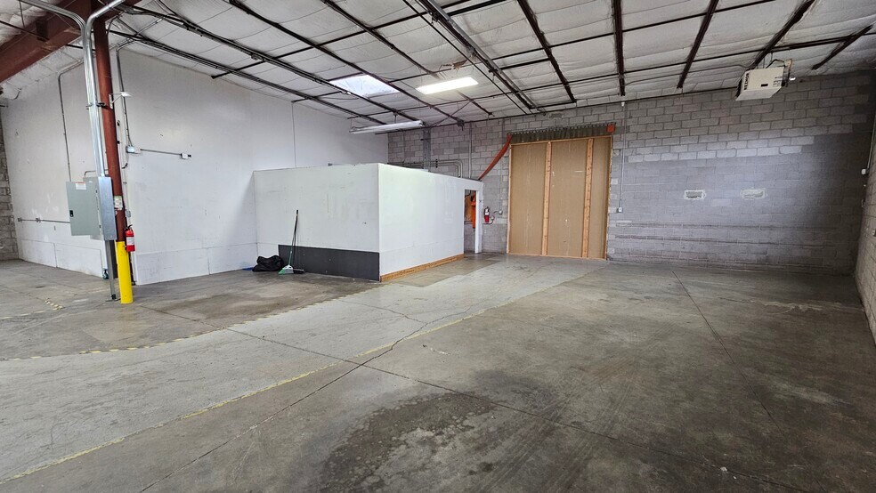 More Photos Of 4720-4730 Lipan St, Denver Manufacturing For Lease