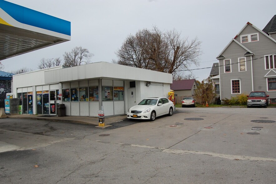 More Photos Of 100 W Main St, Batavia Convenience Store For Sale