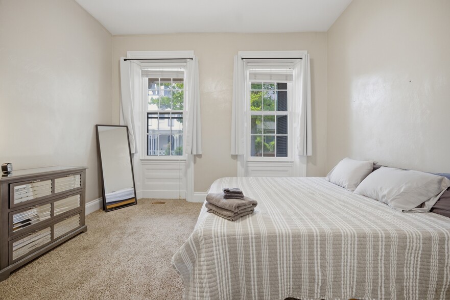 More Photos Of 367 Middle St, Portsmouth Apartments For Sale