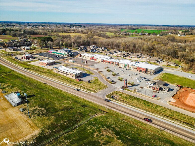 More Photos Of 129-145 Commons Dr, Martin Supermarket For Lease
