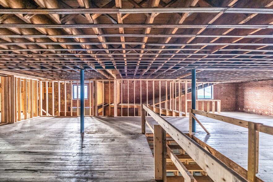 More Photos Of 177-179 N Main St, Russellville Storefront For Lease