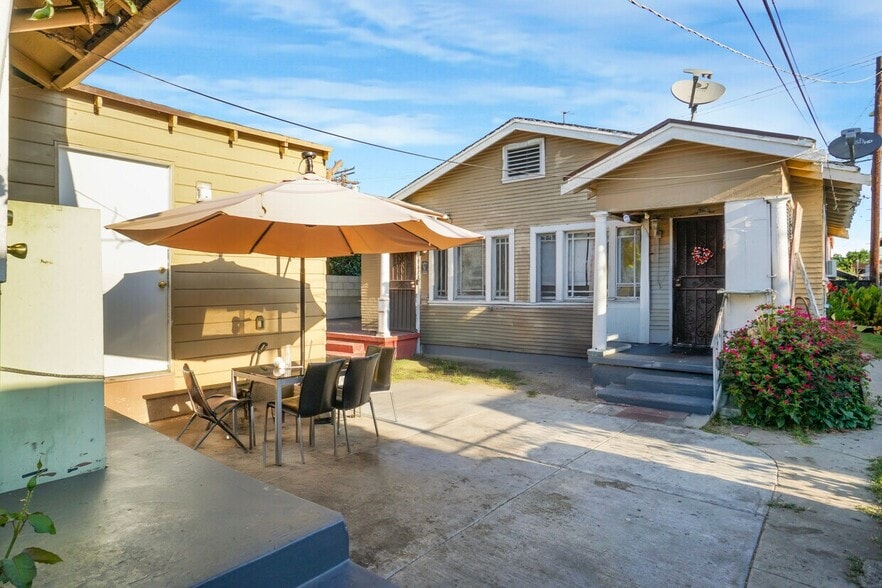 More Photos Of 967 W 47th St, Los Angeles Apartments For Sale