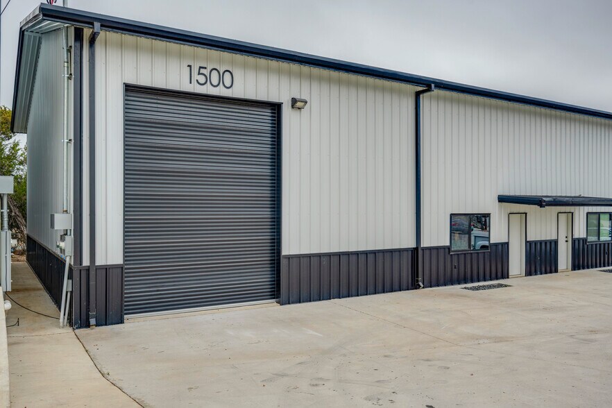 More Photos Of 15210 Fitzhugh Rd, Austin Warehouse For Lease