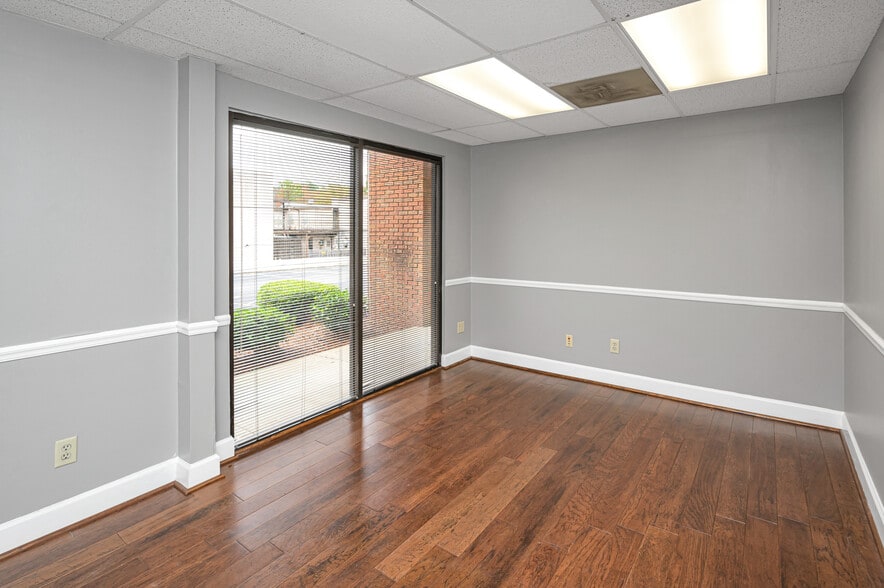 More Photos Of 1572 Montgomery Hwy, Birmingham Office For Lease