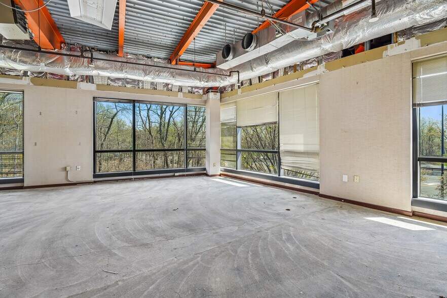 More Photos Of 1000 Sylvan Ave, Englewood Cliffs Office For Sale