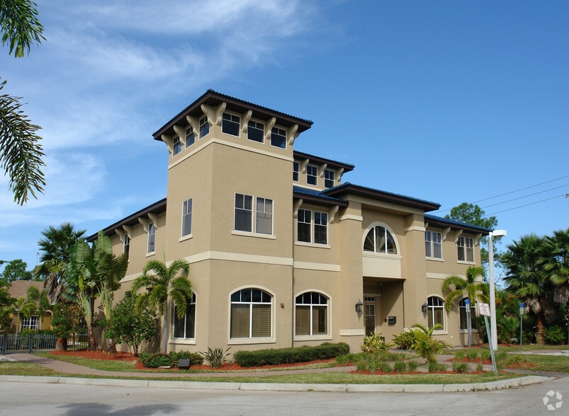 More Photos Of 3602 Colonial Ct, Fort Myers Office For Lease