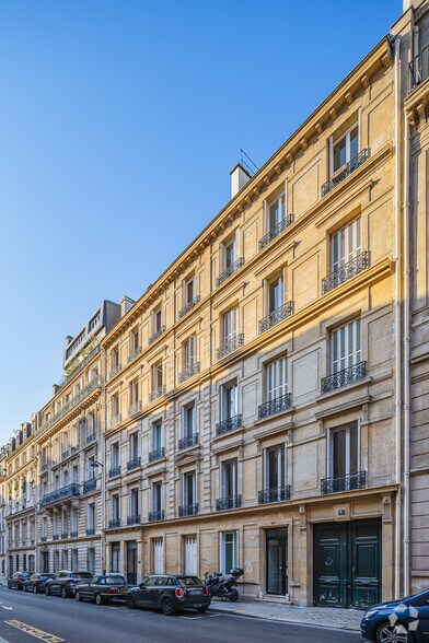 More Photos Of 9 Rue De Vézelay, Paris Office For Sale