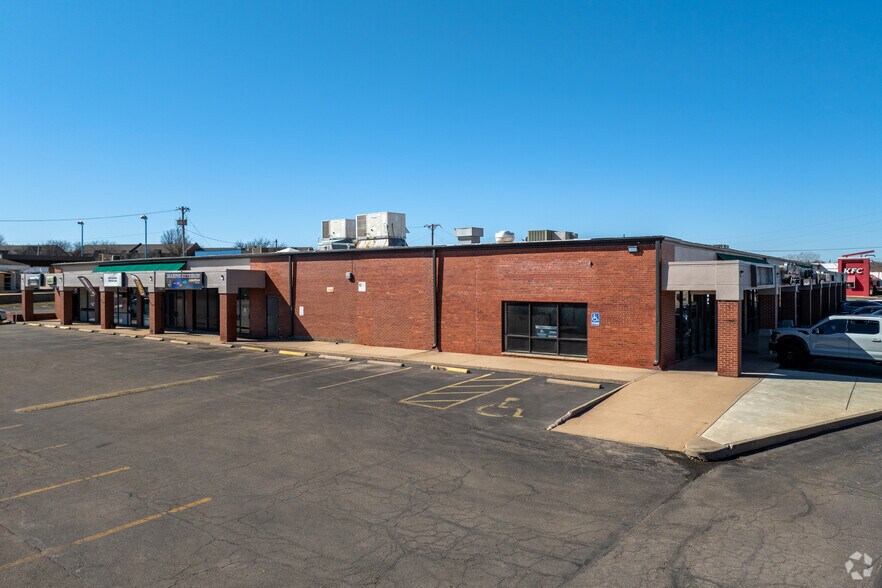 Primary Photo Of 6249 E 21st St, Wichita Storefront For Lease