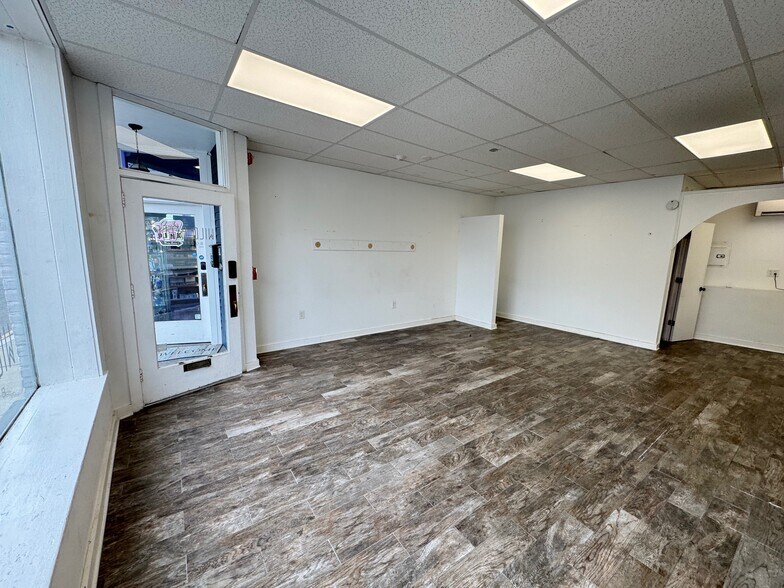 More Photos Of 3 Pearl St, Mystic Storefront Retail Residential For Lease