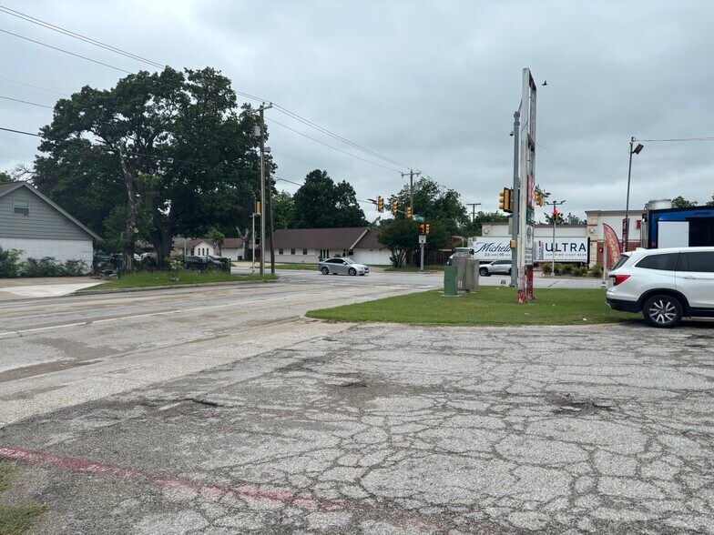 More Photos Of 5617 Mccart Ave, Fort Worth Service Station For Lease