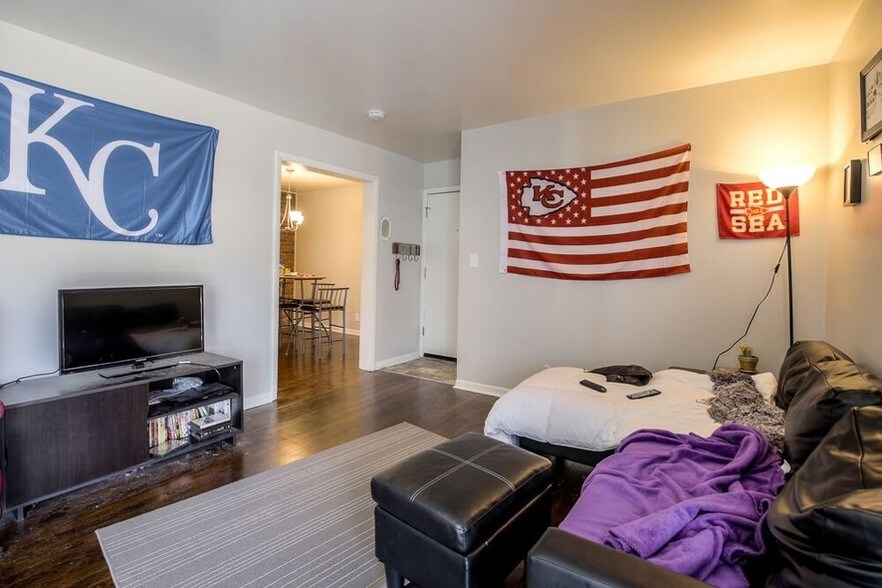 More Photos Of 3740 Wyandotte St, Kansas City Apartments For Sale