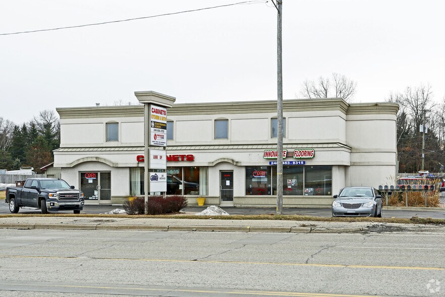 More Photos Of 7675 Highland Rd, Waterford Showroom For Lease