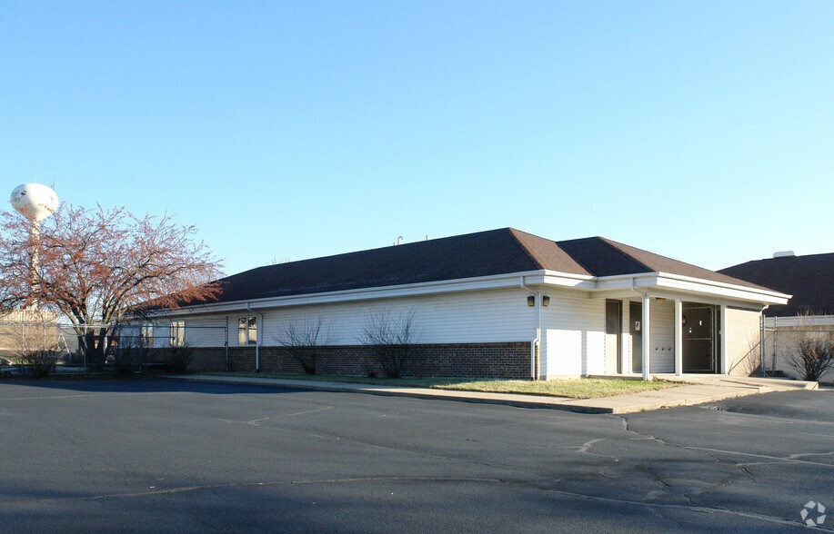 More Photos Of 1893 Daimler Rd, Rockford Medical For Sale